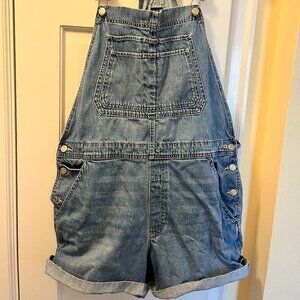 Gap Denim Shortalls overall shorts with raw hem XL Light Indigo